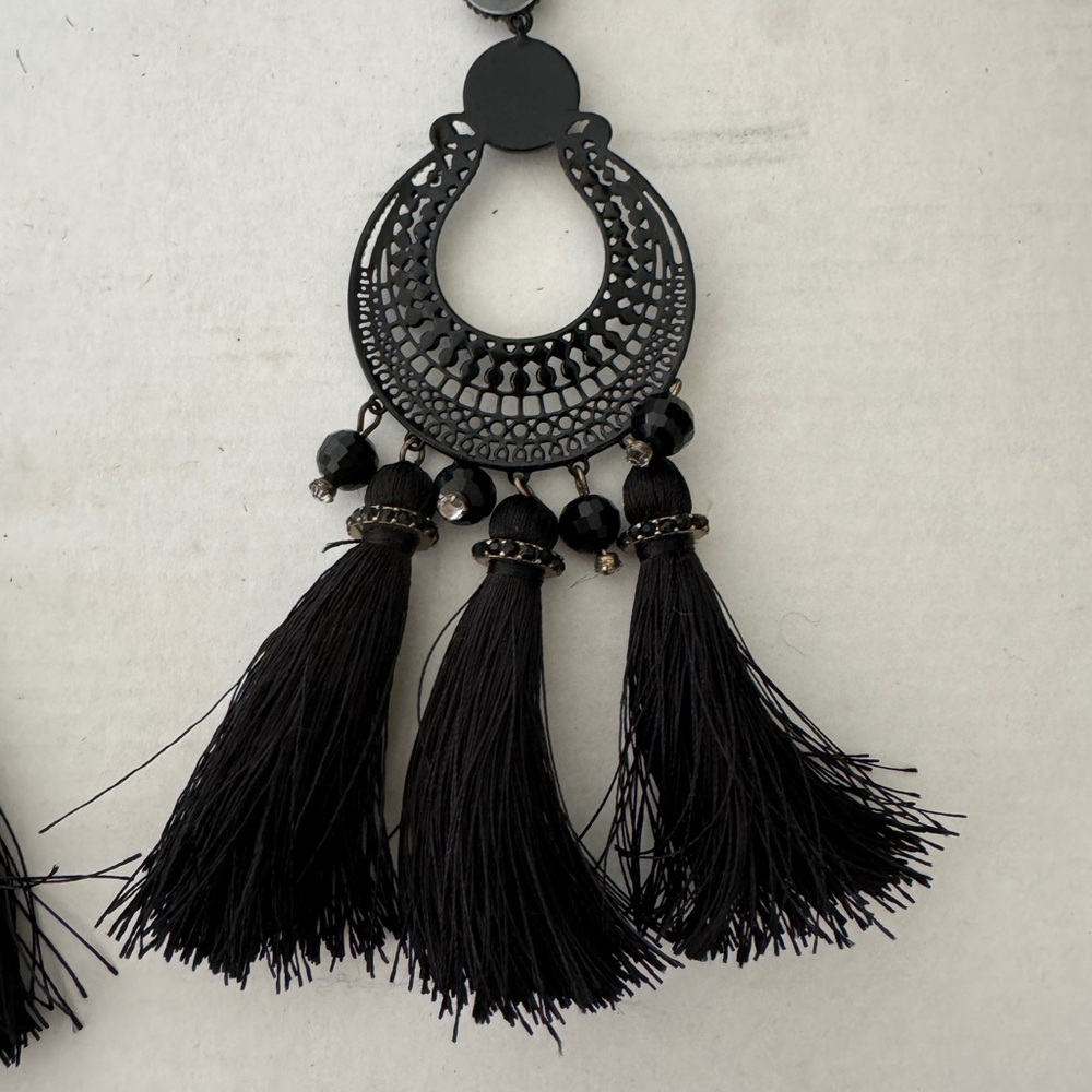 Lightweight Statement Earrings - image 3